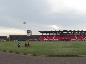 Foto arsip tribun merah Stadion Kapten I Wayan Dipta Gianyar