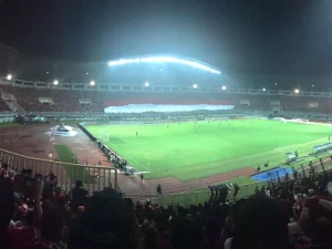 Foto arsip suasana malam pertandingan di Stadion Pakansari Kabupaten Bogor
