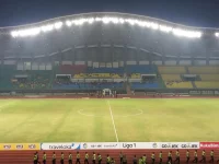 Foto arsip tribun dan lapangan Stadion Patriot Chandra Bhaga Bekasi