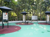 Stasiun kebugaran lansia di Po Hong Park, Po Lam, Hong Kong