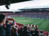 Tribun stadion penuh suporter yang menyambut pemain memasuki lapangan