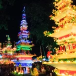 Bangunan Tabot berhias lampu pada malam puncak ritual Tabot di Kota Bengkulu