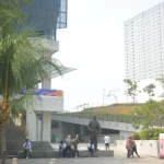 Kompleks Taman Ismail Marzuki Jakarta dengan pengunjung di pelatarannya