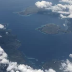 Pemandangan udara Teluk Waienga dan pulau kecil di Pulau Lembata, Nusa Tenggara Timur