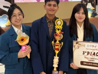 Tim Manjah Fakultas Kedokteran Gigi UNAIR seusai meraih juara di Yogyakarta