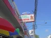 Papan nama pusat oleh-oleh khas Lampung Aneka Sari Rasa di bawah langit biru