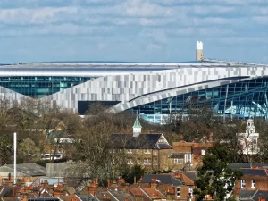 Foto arsip Tottenham Hotspur Stadium dilihat dari kejauhan di London