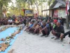Warga duduk berjajar di depan sajian tradisi Gumbregan masyarakat Samin Margomulyo