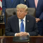 Presiden Amerika Serikat Donald Trump duduk di meja kerja Ruang Oval