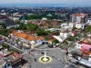 Kawasan Tugu Yogyakarta dari udara dengan tugu putih di tengah bundaran