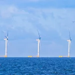 Tiga turbin angin terapung WindFloat Atlantic di lepas pantai Portugal