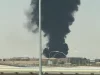 Asap hitam membumbung dari tangki bahan bakar Bandara Riyadh setelah serangan Houthi