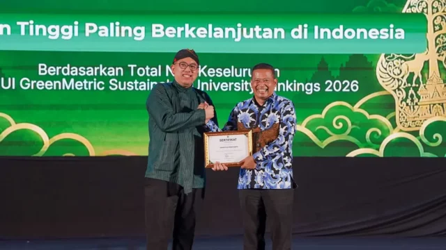 Penyerahan penghargaan UI GreenMetric 2026 kepada Universitas Diponegoro