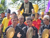 Upacara adat pelantikan tradisional suku Tomini di Kabupaten Parigi Moutong, Sulawesi Tengah