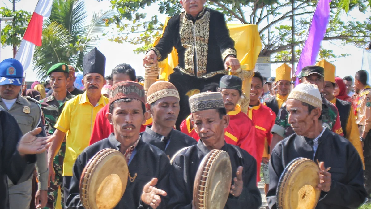 Upacara adat pelantikan tradisional suku Tomini di Kabupaten Parigi Moutong, Sulawesi Tengah