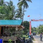 Warga berkumpul di Pos Labu-Labu, Kampung Sembulang, Kecamatan Galang, Kota Batam