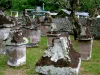 Deretan waruga, kubur batu leluhur Minahasa, berdiri di atas hamparan rumput