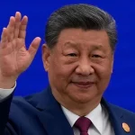 Presiden China Xi Jinping melambaikan tangan di Konferensi AI Dunia
