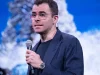 Kepala Instagram Adam Mosseri berbicara di atas panggung