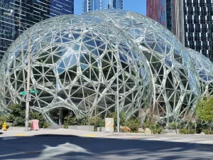 Gedung Amazon Spheres di kompleks kantor pusat Amazon, Seattle, Amerika Serikat