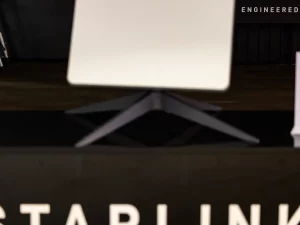Deretan antena layanan internet satelit Starlink milik SpaceX yang dipakai Ukraina