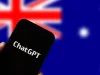 Ponsel menampilkan logo ChatGPT dengan latar bendera Australia