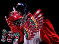 Barong Kemiren bersayap khas suku Osing dari Desa Kemiren, Banyuwangi, berlatar hitam