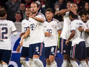 Para pemain Bayern Muenchen merayakan gol ke gawang Freiburg