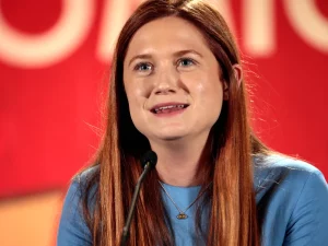Bonnie Wright pemeran Ginny Weasley berbicara di Phoenix Comicon 2017