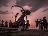 Ilustrasi siluet petarung caci mengayunkan cambuk ditonton warga saat senja di Manggarai, Flores