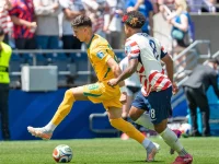 Cristian Volpato (kuning) membawa bola saat Australia melawan Amerika Serikat, 19 Juni 2026