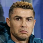 Cristiano Ronaldo duduk di bangku cadangan dengan ekspresi masam