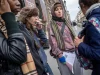 Demonstran berdiri di depan pintu masuk Museum Louvre, Paris, mendukung gerakan pelajar