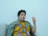 Dosen FKK ITS dr Edwin Nugroho Njoto saat menjelaskan influenza A