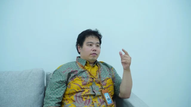 Dosen FKK ITS dr Edwin Nugroho Njoto saat menjelaskan influenza A