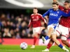 Pemain Ipswich Town dan Nottingham Forest berebut bola di Portman Road