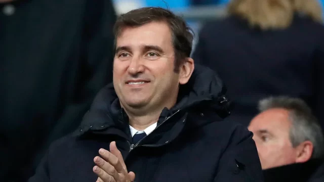 CEO Manchester City Ferran Soriano bertepuk tangan di tribun stadion