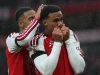 Bek Arsenal Gabriel mencium lambang klub usai mencetak gol ke gawang Everton