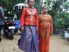 Ilustrasi: dua perempuan berkebaya saat gawai Suku Talang Mamak di Indragiri Hulu, Riau