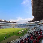 Tribun dan lapangan Stadion Gelora Bung Tomo Surabaya saat laga sore hari