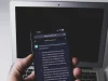Pengguna membuka aplikasi ChatGPT di ponsel pintar