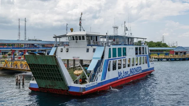 Ilustrasi kapal feri penumpang di perairan Selat Bali