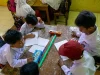 Ilustrasi siswa sekolah dasar belajar berkelompok