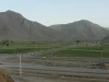 Jalan raya Salmas-Urmia di Provinsi Azerbaijan Barat, Iran, dengan latar pegunungan gundul