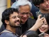 CEO Nvidia Jensen Huang berswafoto bersama mahasiswa usai mengisi kuliah di Universitas Stanford, 30 April 2026