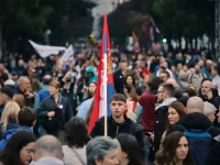 Pendukung gerakan mahasiswa Student List berkumpul dalam kampanye terakhir di Beograd, Serbia
