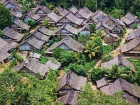 Kampung Baduy dengan puluhan rumah adat Sulah Nyanda beratap ijuk di lereng berhutan