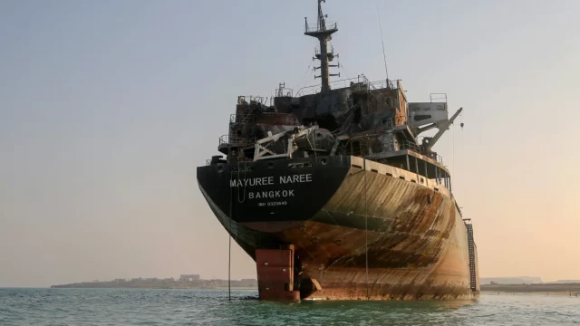 Kapal kargo Mayuree Naree berbendera Thailand terdampar di lepas Pulau Qeshm, Iran