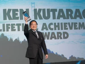 Ken Kutaragi menerima penghargaan di Game Developers Choice Awards 2014