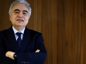 Kepala Badan Energi Internasional Fatih Birol saat wawancara di Paris, Prancis